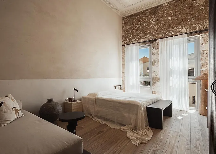 Aisha Готель *