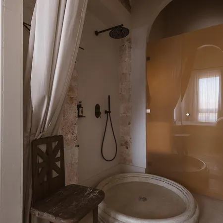 Aisha Hotel *